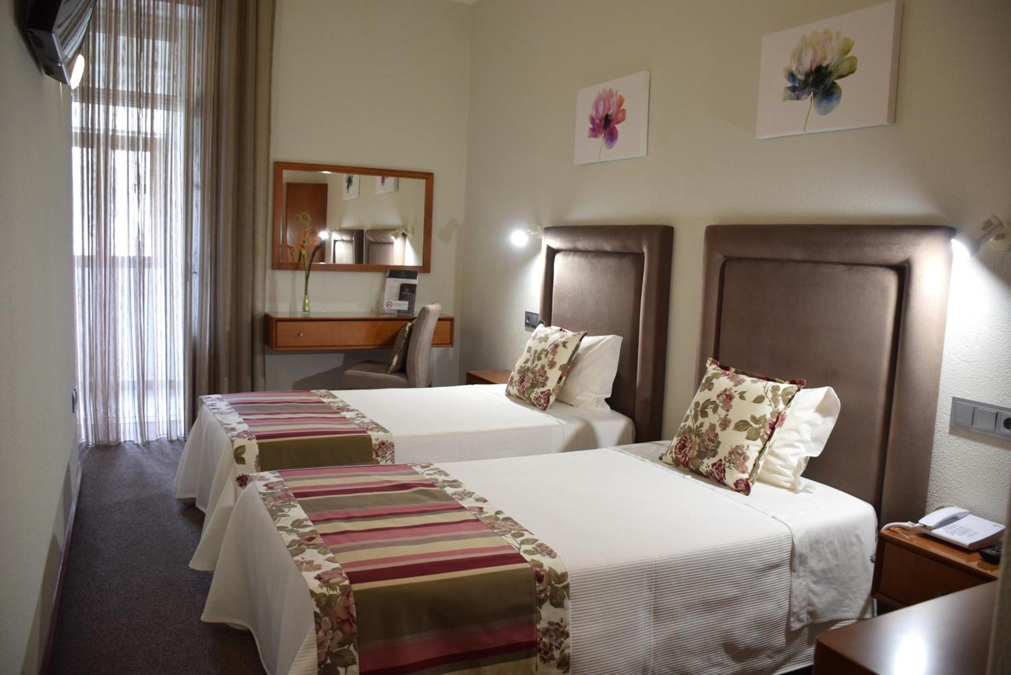 Lusitana Hotel Porto Buitenkant foto