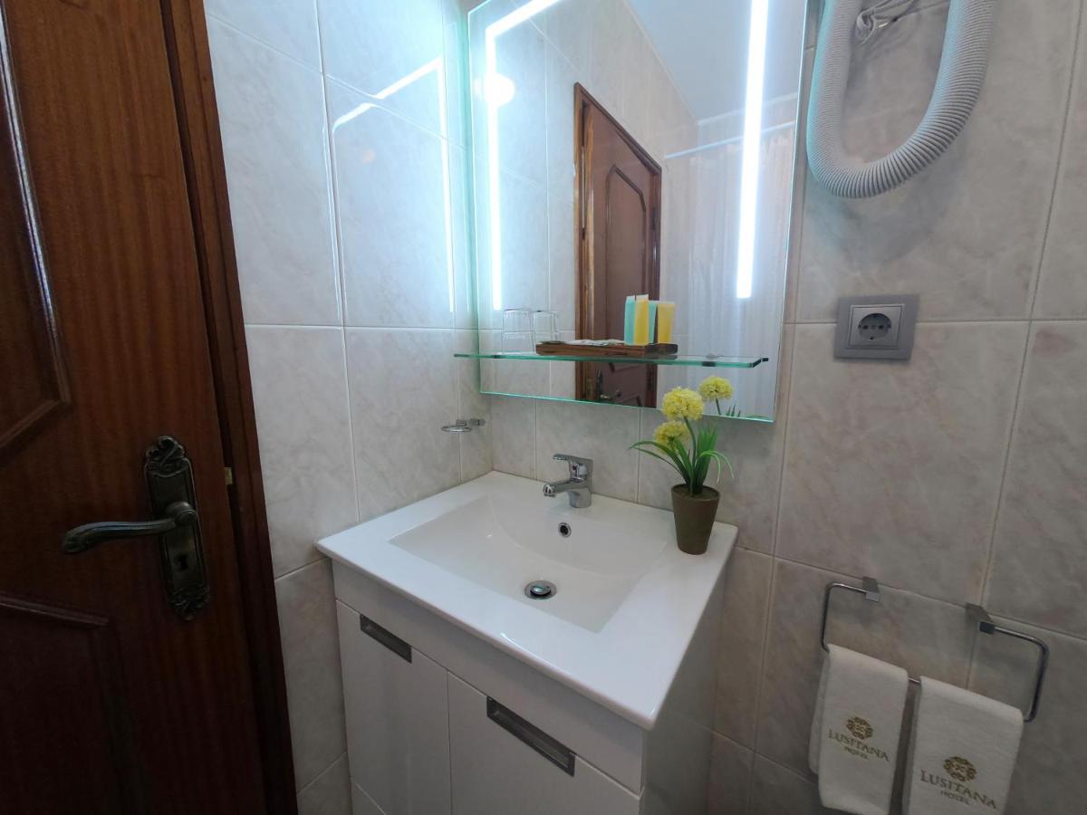 Lusitana Hotel Porto Buitenkant foto